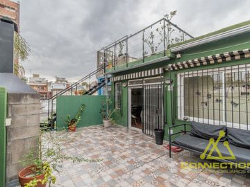VENTA PH DE 4 AMBIENTES DUPLEX EN FLORES CON PILETA, TERRAZA Y PARRILLA