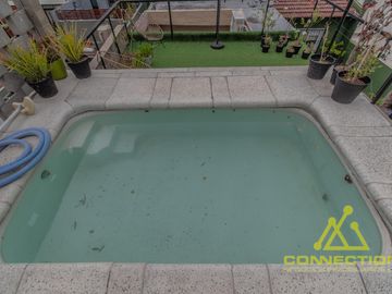VENTA PH DE 4 AMBIENTES DUPLEX EN FLORES CON PILETA, TERRAZA Y PARRILLA