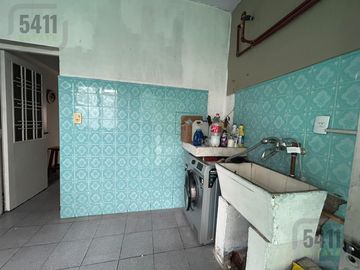Casa 4 ambientes a la venta con departamento independiente en Ezeiza.