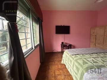 Casa 4 ambientes a la venta con departamento independiente en Ezeiza.