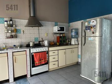 Casa 4 ambientes a la venta con departamento independiente en Ezeiza.