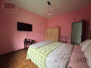 Casa 4 ambientes a la venta con departamento independiente en Ezeiza.