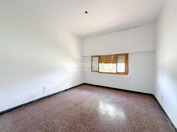 Venta casa 3 ambientes en Lote Propio con departamento de 2 ambientes, Ituzaingo