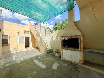 Venta casa 3 ambientes en Lote Propio con departamento de 2 ambientes, Ituzaingo