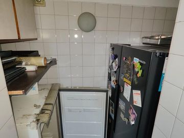 Venta de 4 ambientes. Dependencia, Escritorio, Balcón y 2 patios. Cochera. Ferrari al 200. V. Crespo