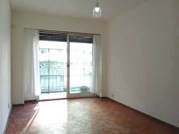 Departamento 3 ambientes al frente con balcón en alquiler
