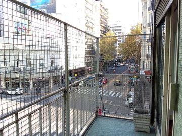 Departamento 3 ambientes al frente con balcón en alquiler
