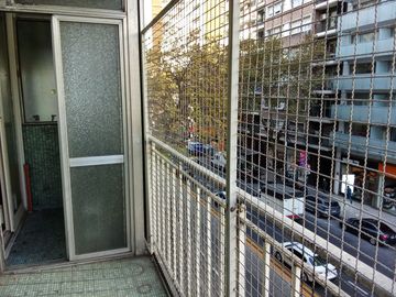 Departamento 3 ambientes al frente con balcón en alquiler