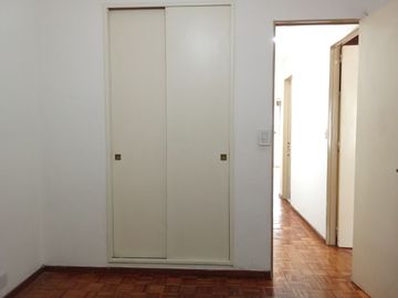 Departamento 3 ambientes al frente con balcón en alquiler