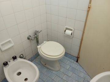 Departamento 3 ambientes al frente con balcón en alquiler