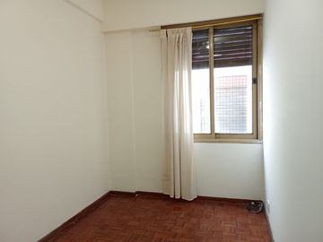 Departamento 3 ambientes al frente con balcón en alquiler