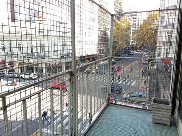 Departamento 3 ambientes al frente con balcón en alquiler