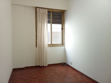 Departamento 3 ambientes al frente con balcón en alquiler