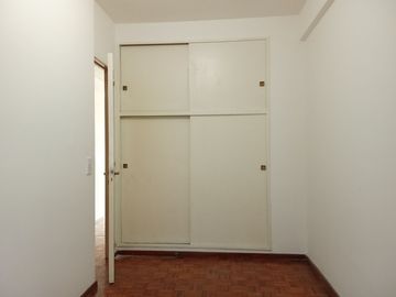 Departamento 3 ambientes al frente con balcón en alquiler