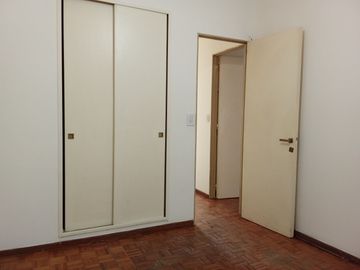 Departamento 3 ambientes al frente con balcón en alquiler
