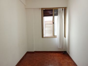 Departamento 3 ambientes al frente con balcón en alquiler