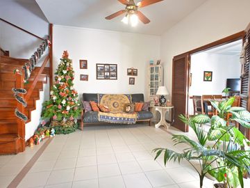 VENTA - Casa 3 Dormitorios, Jardín y Piscina. Apta crédito. Zona sur, Rosario