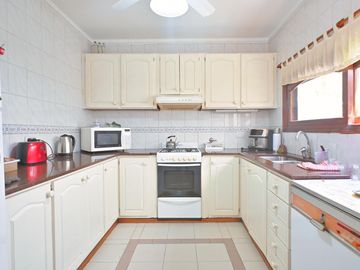 VENTA - Casa 3 Dormitorios, Jardín y Piscina. Apta crédito. Zona sur, Rosario