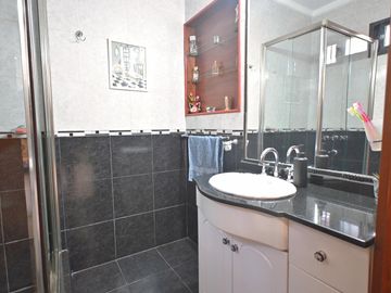 VENTA - Casa 3 Dormitorios, Jardín y Piscina. Apta crédito. Zona sur, Rosario