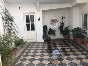 Casa en 3 plantas en venta.