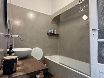 Casa en 3 plantas en venta.