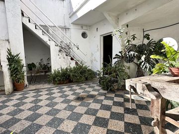 Casa en 3 plantas en venta.