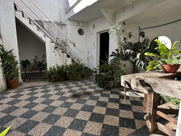 Casa en 3 plantas en venta.