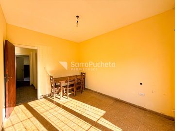 Venta Casa 3 ambientes con cochera pasante y patio en Ituzaingo