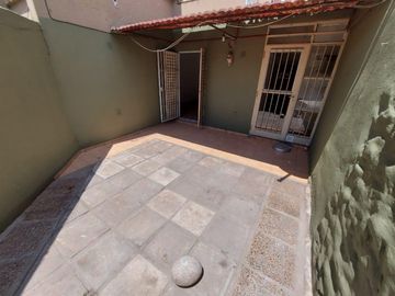 Departamento en Venta en Alberdi- 2 Dormitorios - Cocina separada - patio propio - Apto crédito!