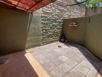 Departamento en Venta en Alberdi- 2 Dormitorios - Cocina separada - patio propio - Apto crédito!