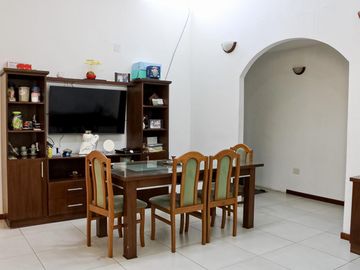 Casa de 3 dormitorios con jardin, pileta y quincho en Saladillo