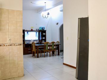 Casa de 3 dormitorios con jardin, pileta y quincho en Saladillo