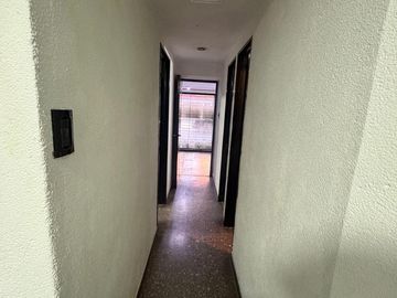 VENTA. OFICINA CON SOTANO Y PATIO.  AV. JUAN B. JUSTO 3800. PATERNAL