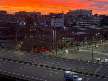 Piso ALTO con vista abierta a la ciudad y el rio en INMEJORABLE UBICACIÓN. Seguridad 24hs.