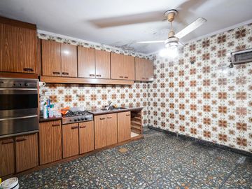 Casa en venta, Villa Luro, 4 amb con fondo y pileta