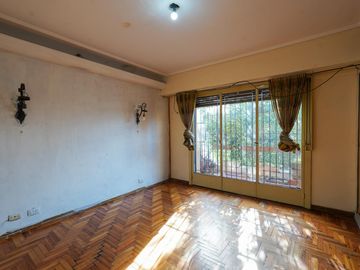 Casa en venta, Villa Luro, 4 amb con fondo y pileta