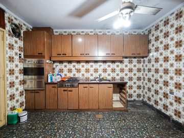 Casa en venta, Villa Luro, 4 amb con fondo y pileta