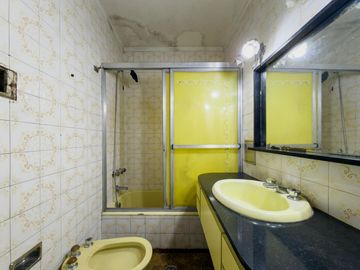 Casa en venta, Villa Luro, 4 amb con fondo y pileta