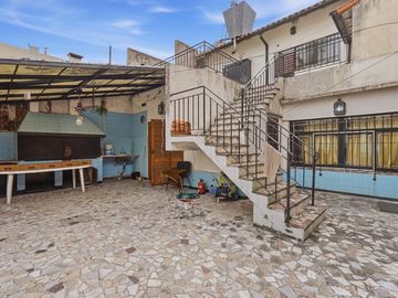 Casa en venta, Villa Luro, 4 amb con fondo y pileta