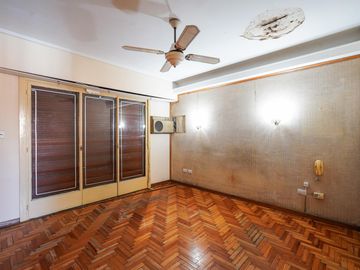 Casa en venta, Villa Luro, 4 amb con fondo y pileta