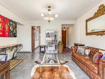 2 ambientes amplio con opción a 3 ambientes - gran terraza propia en Flores