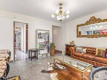 2 ambientes amplio con opción a 3 ambientes - gran terraza propia en Flores