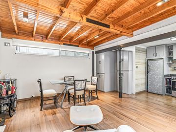 2 ambientes amplio con opción a 3 ambientes - gran terraza propia en Flores