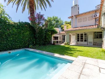 Carlos Casares y Av. Libertador - Casa con jardín y pileta - Venta - Punta Chica