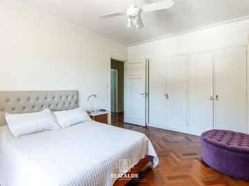 Carlos Casares y Av. Libertador - Casa con jardín y pileta - Venta - Punta Chica