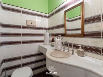 Carlos Casares y Av. Libertador - Casa con jardín y pileta - Venta - Punta Chica