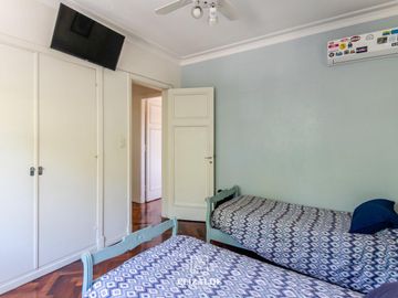 Carlos Casares y Av. Libertador - Casa con jardín y pileta - Venta - Punta Chica