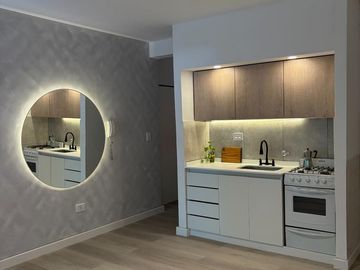 VENTA DEPARTAMENTO RECICLADO DE UN DORMITORIO CON BALCÓN  EN LUIS AGOTE