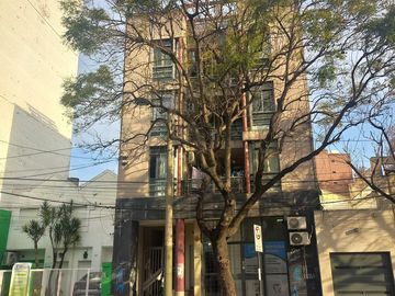 VENTA DEPARTAMENTO RECICLADO DE UN DORMITORIO CON BALCÓN  EN LUIS AGOTE