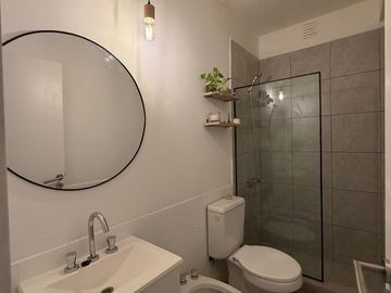 VENTA DEPARTAMENTO RECICLADO DE UN DORMITORIO CON BALCÓN  EN LUIS AGOTE